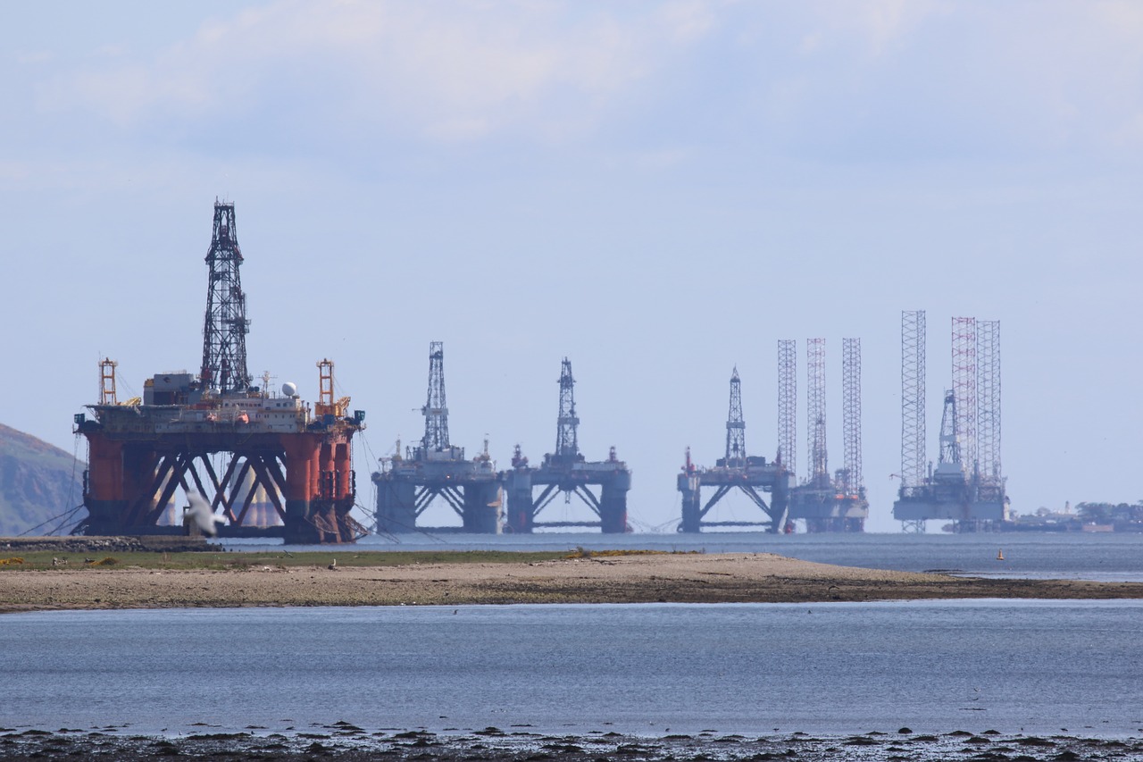oil rig  scotland  cromarty firth free photo