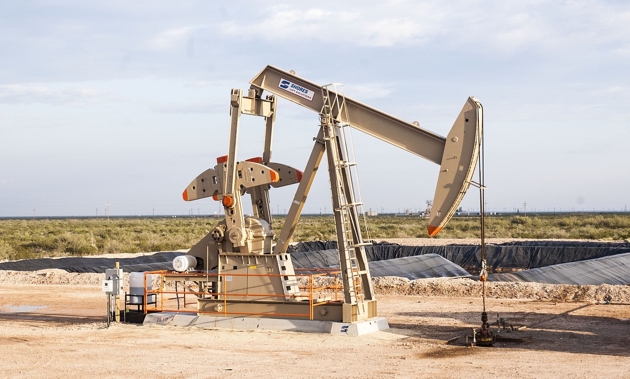 oilfield pump crude free photo