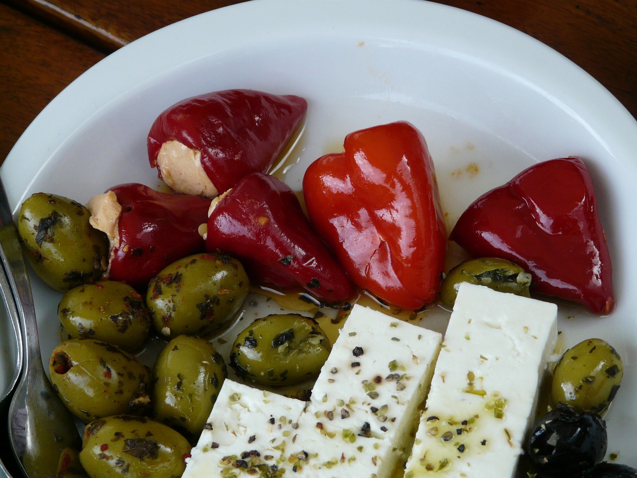 oily olives paprika free photo