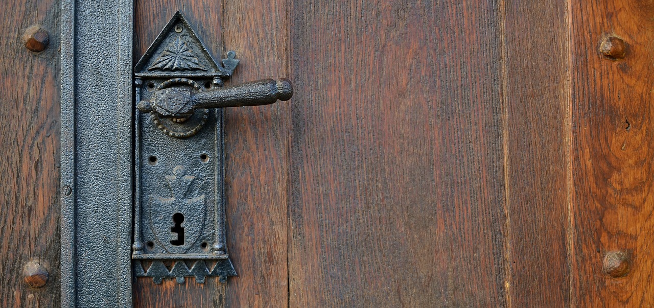 old church door free photo