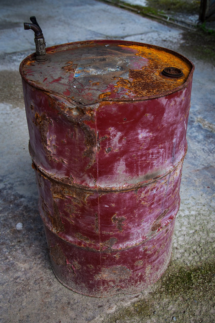 old rusty barrel free photo
