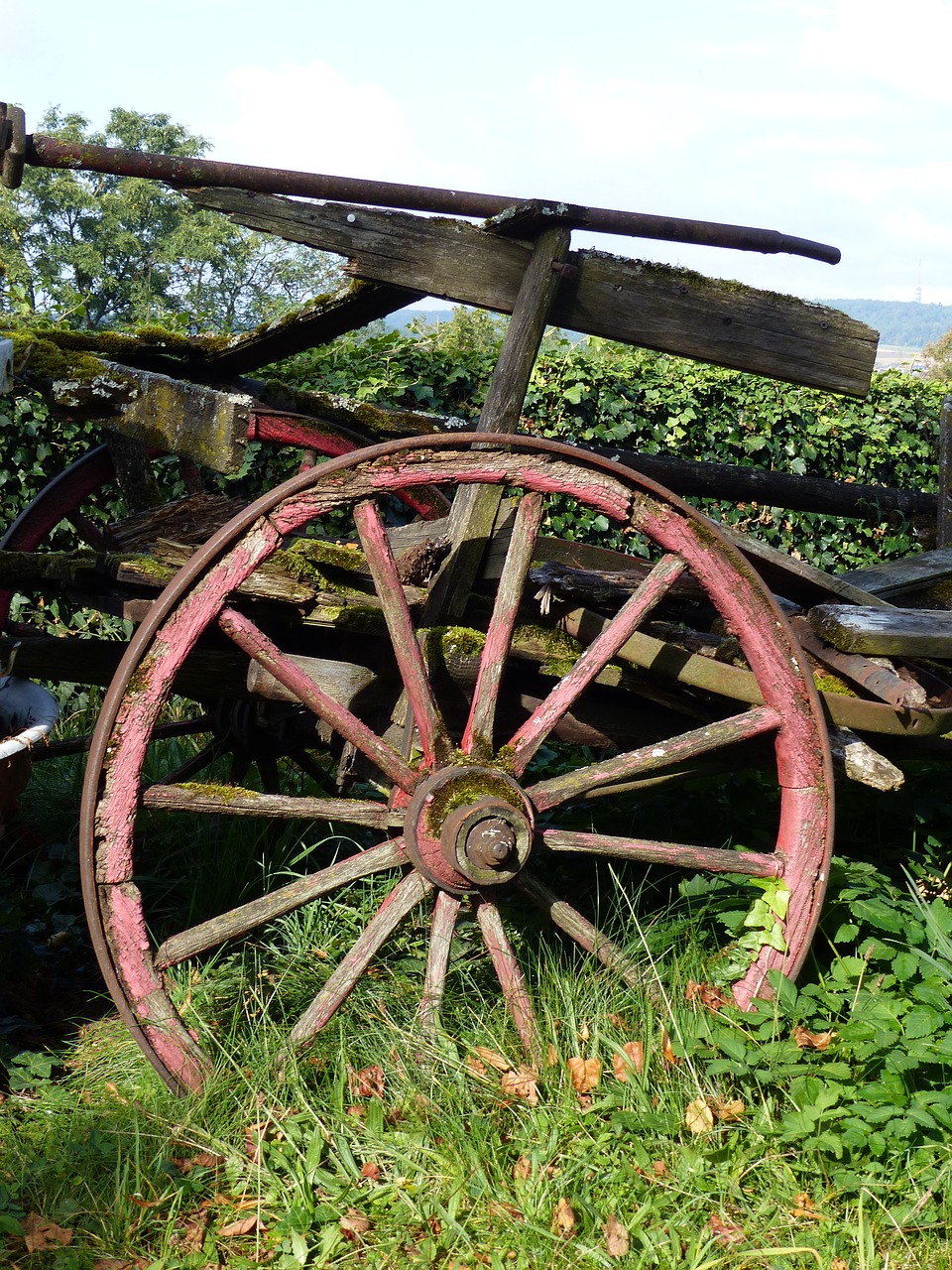 old wooden wheel nostalgia free photo