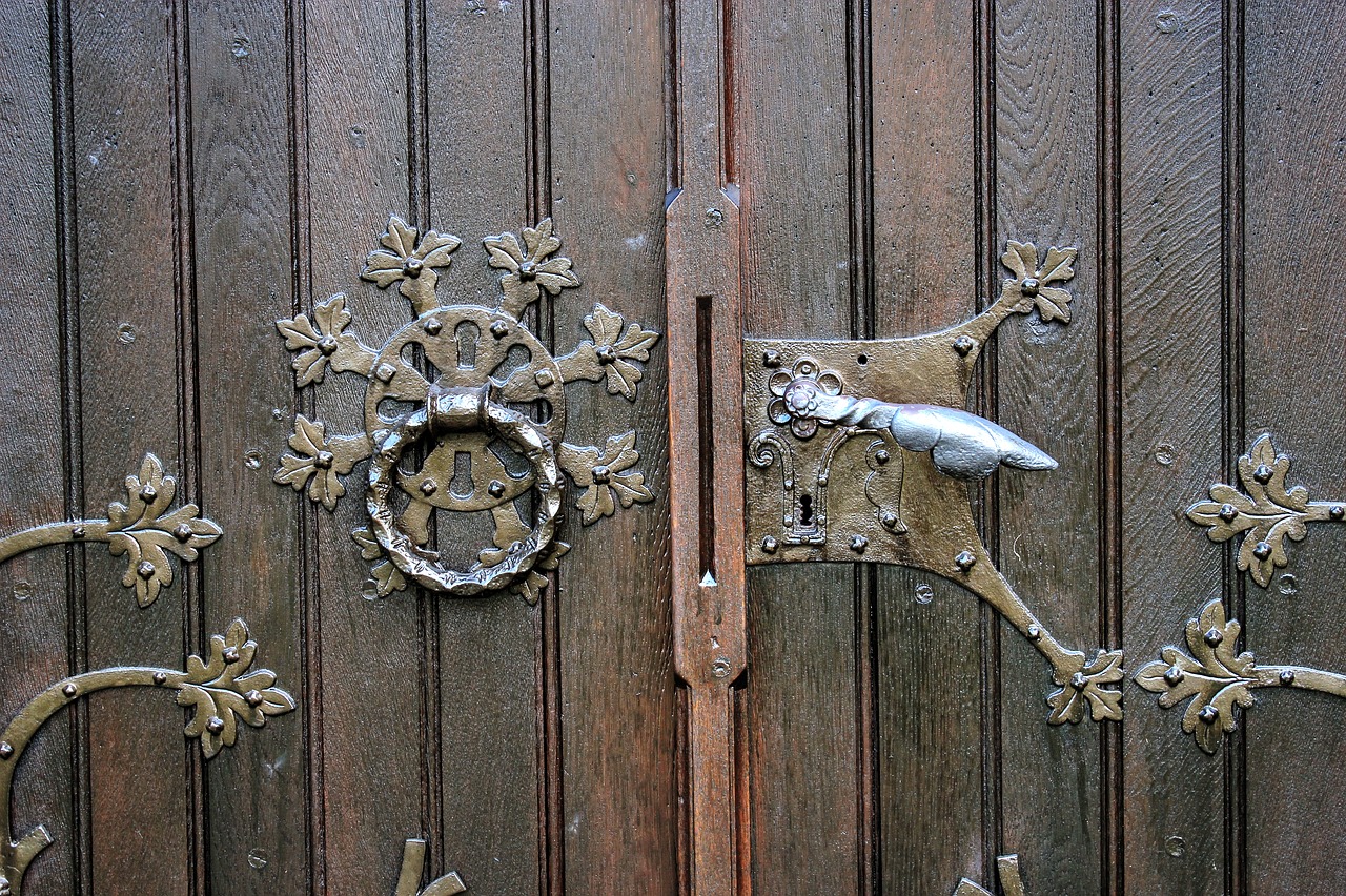 old castle door knob free photo