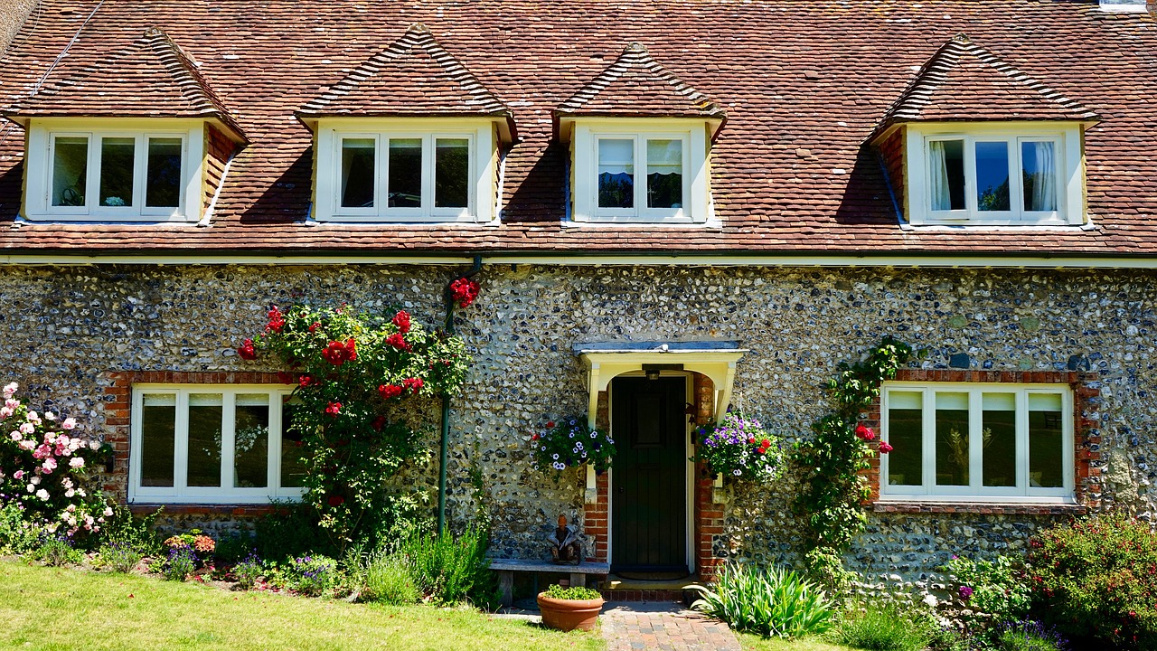 old house exterior free photo