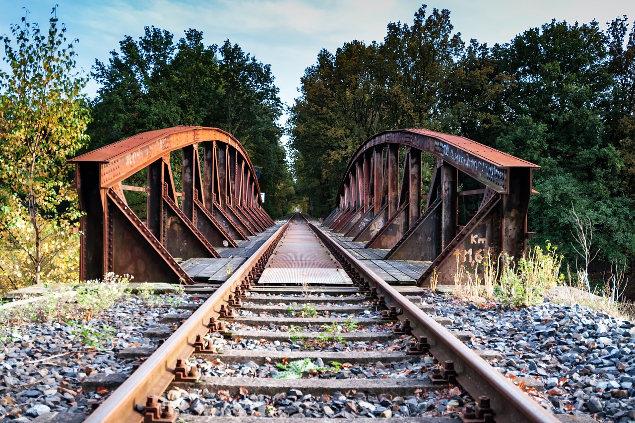 old steel arch free photo