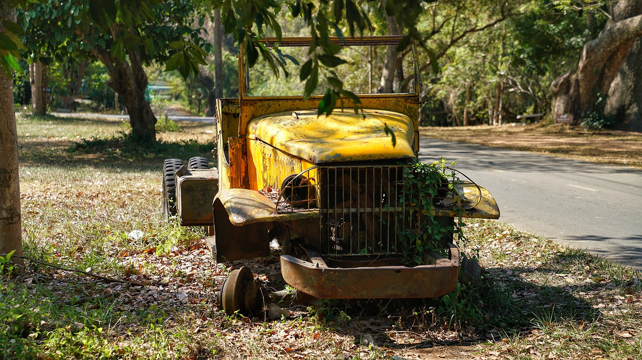 old abandoned truck free photo