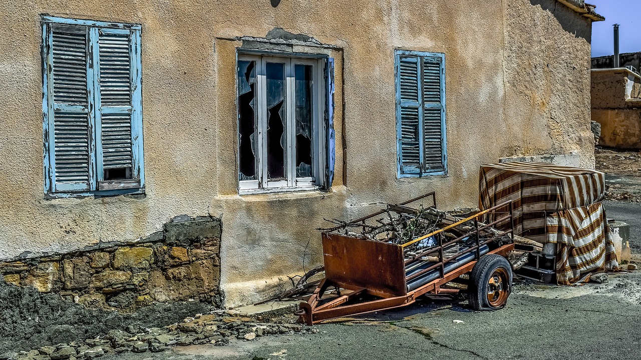 old  house  window free photo