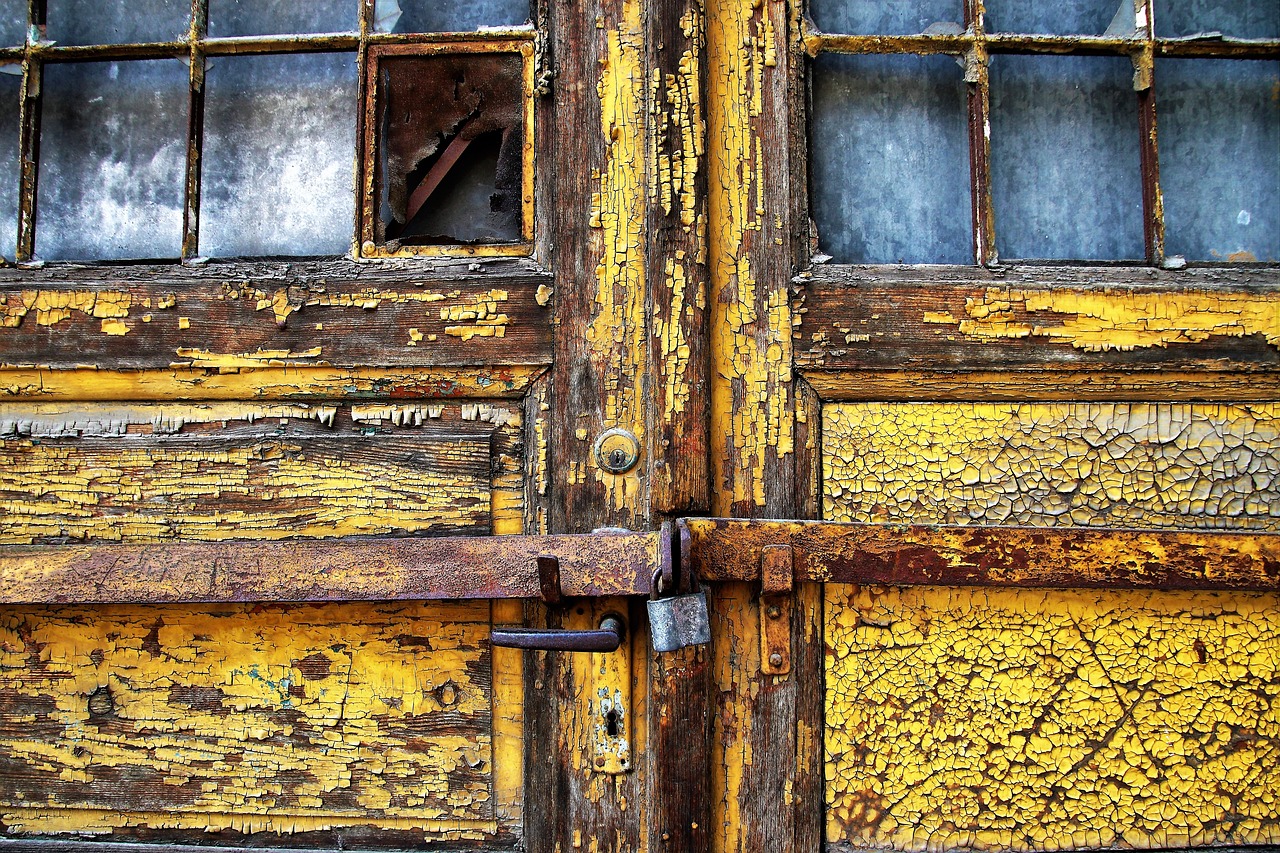 old  rust  the door free photo