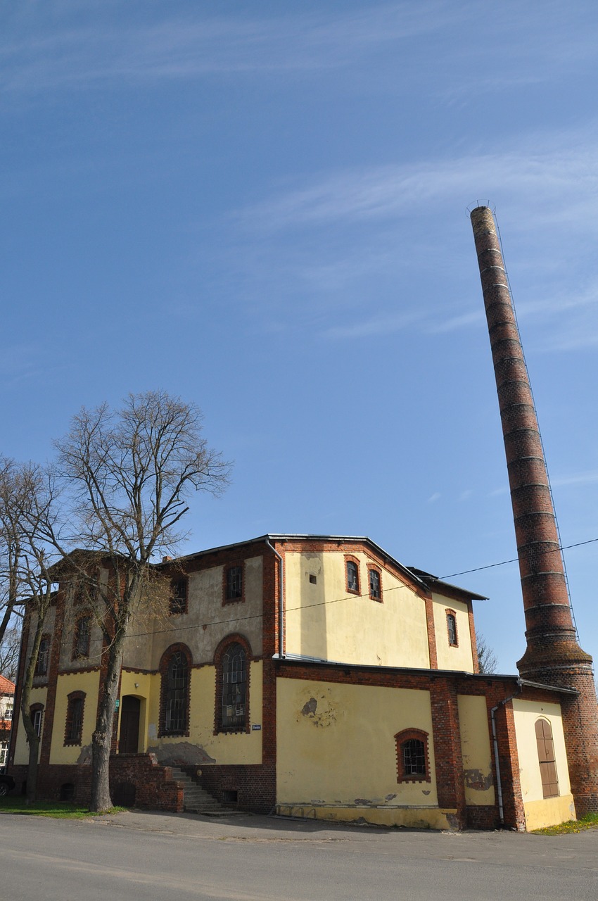 old building architecture free photo