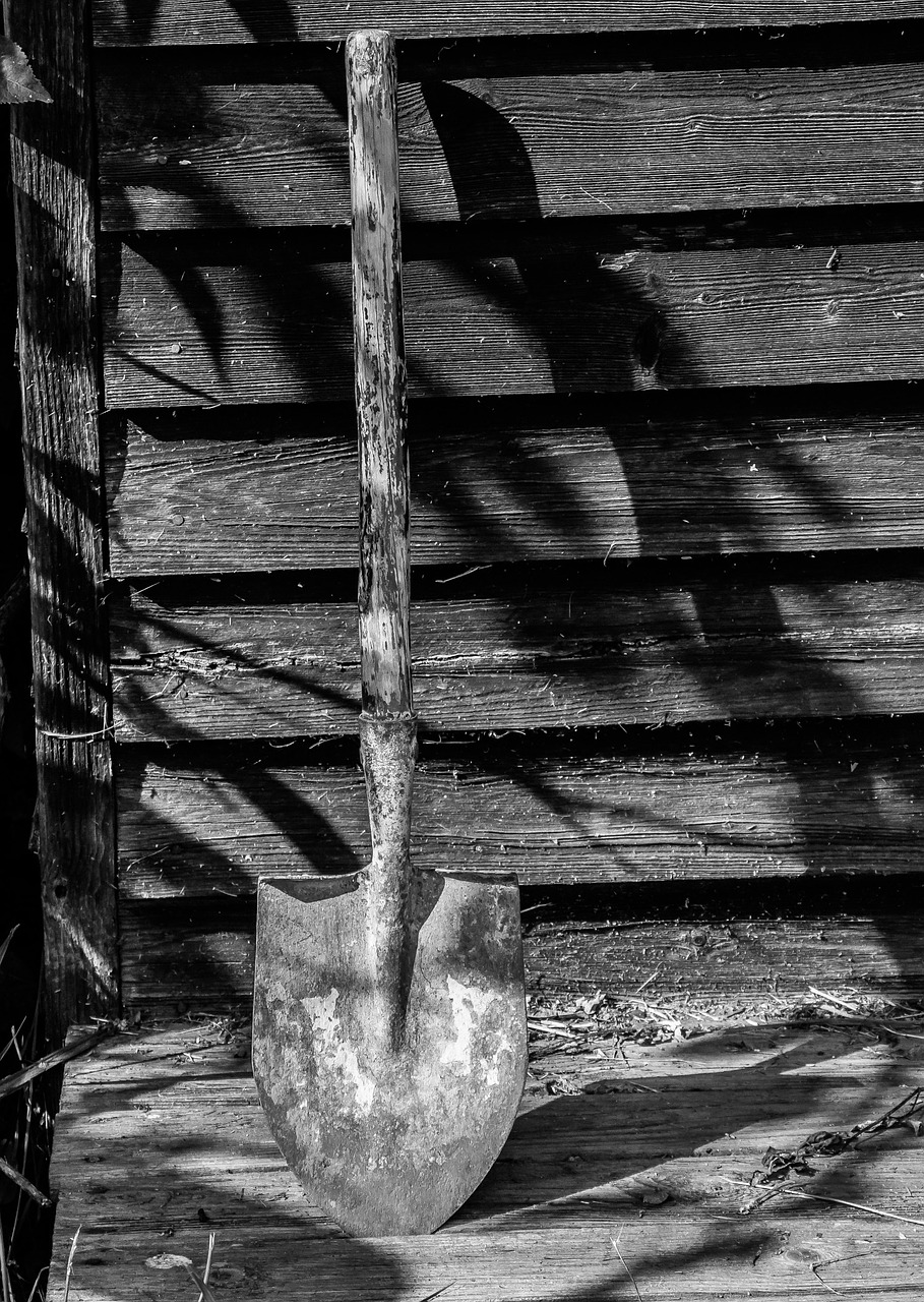 old rusty shovel free photo