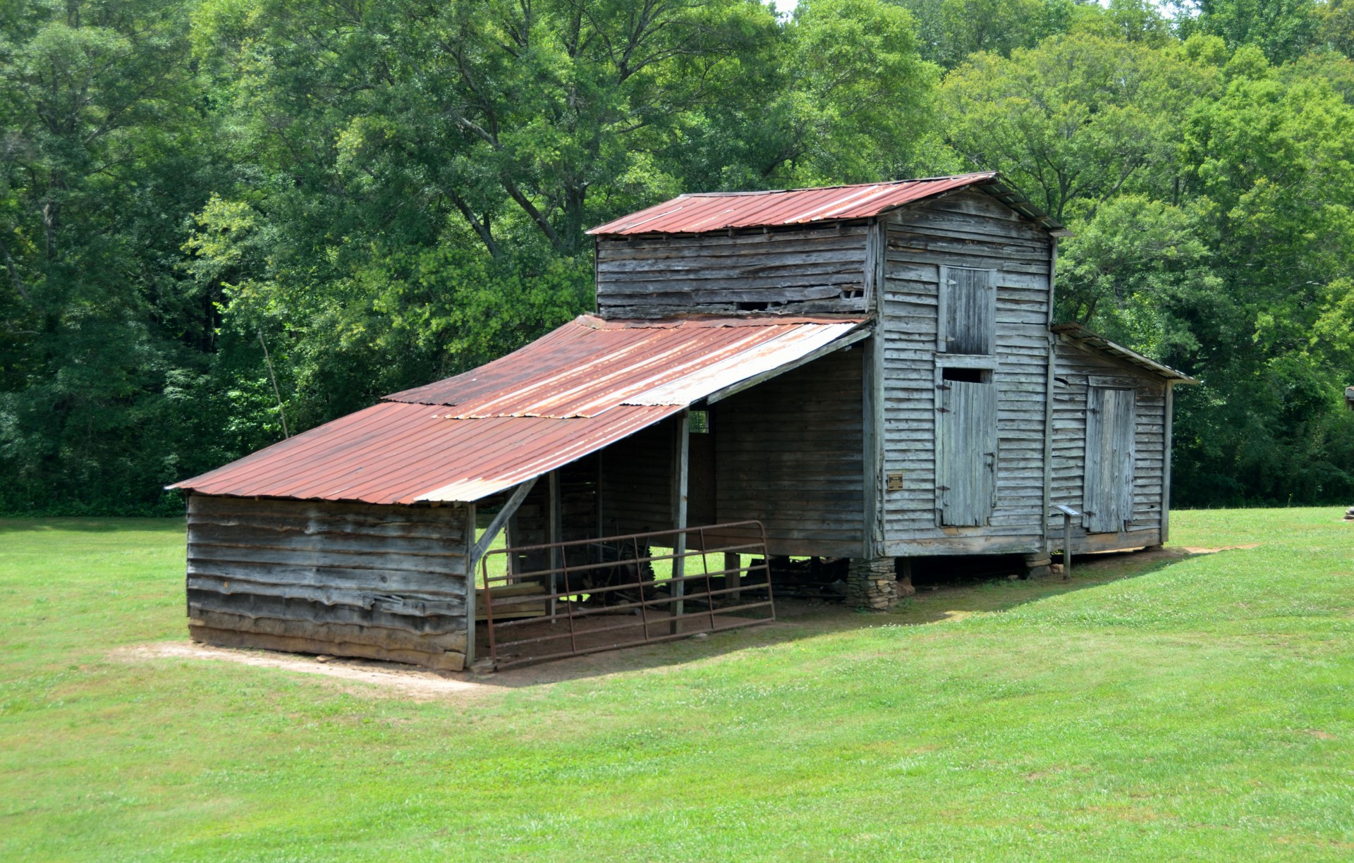 old rustic barn shed free photo