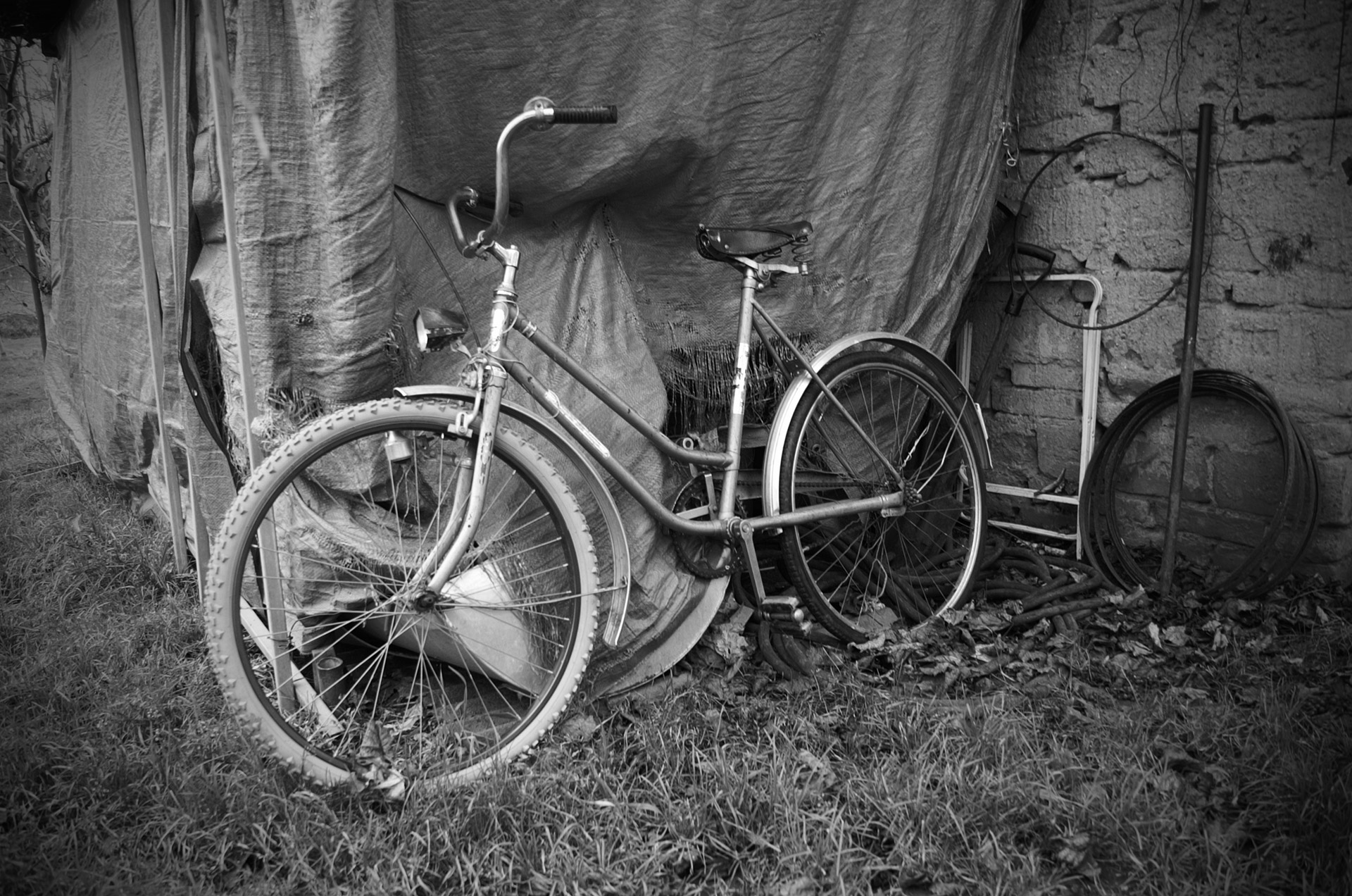 old bicycle black free photo