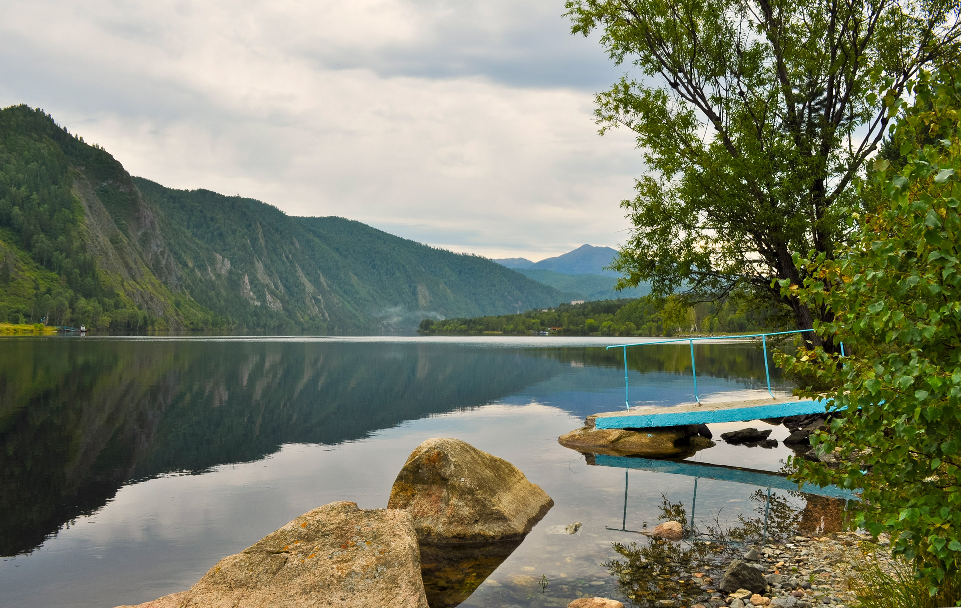 river beach mountains free photo