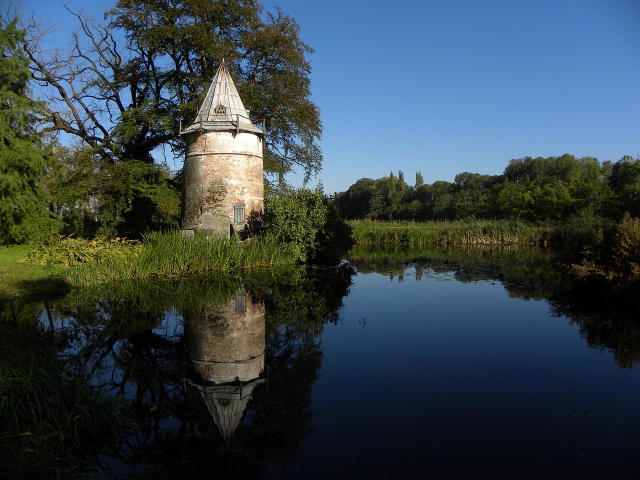 old building dovecote wooden free photo