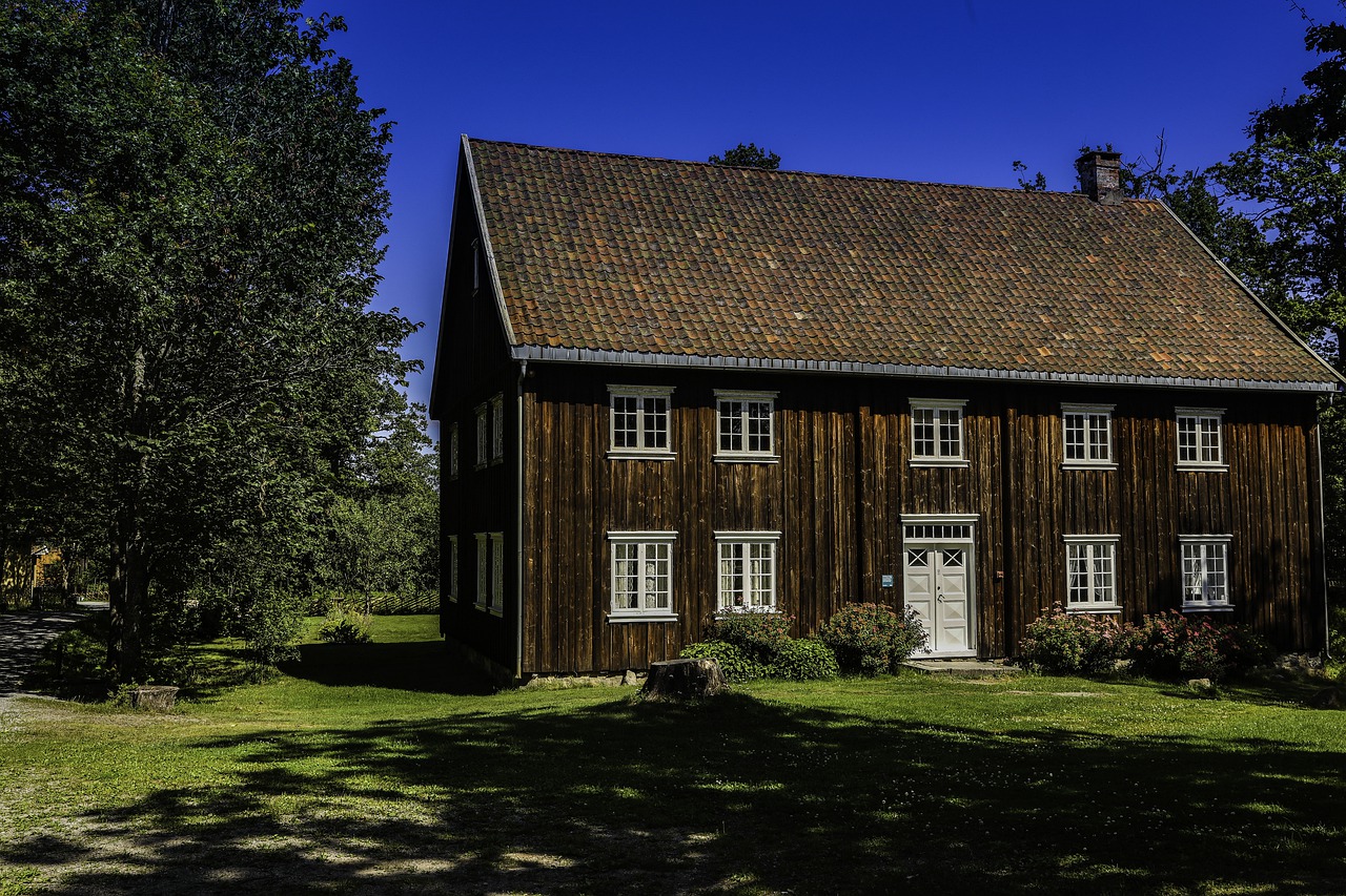 old building  house  architecture free photo