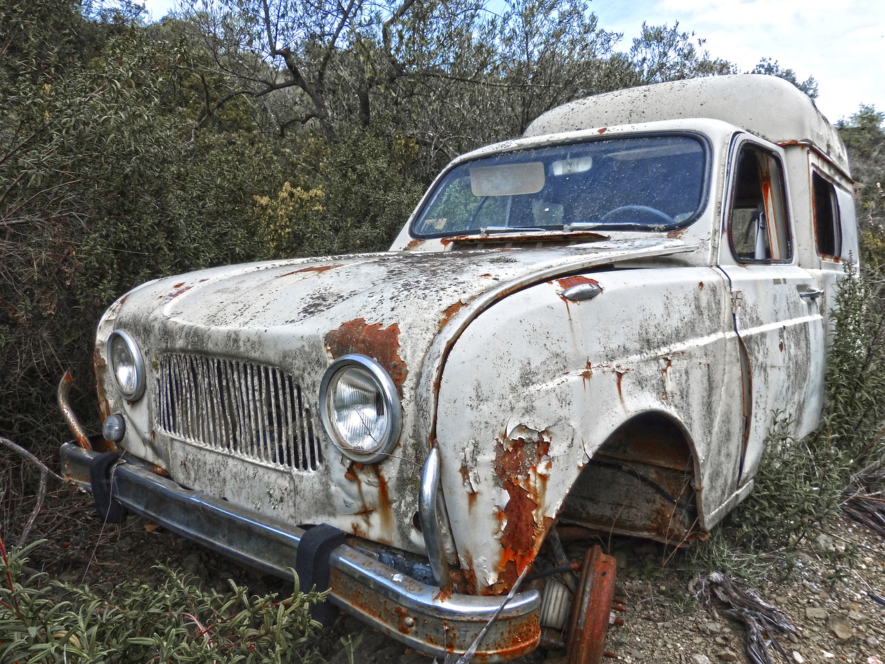 old car abandoned renault f4 free photo