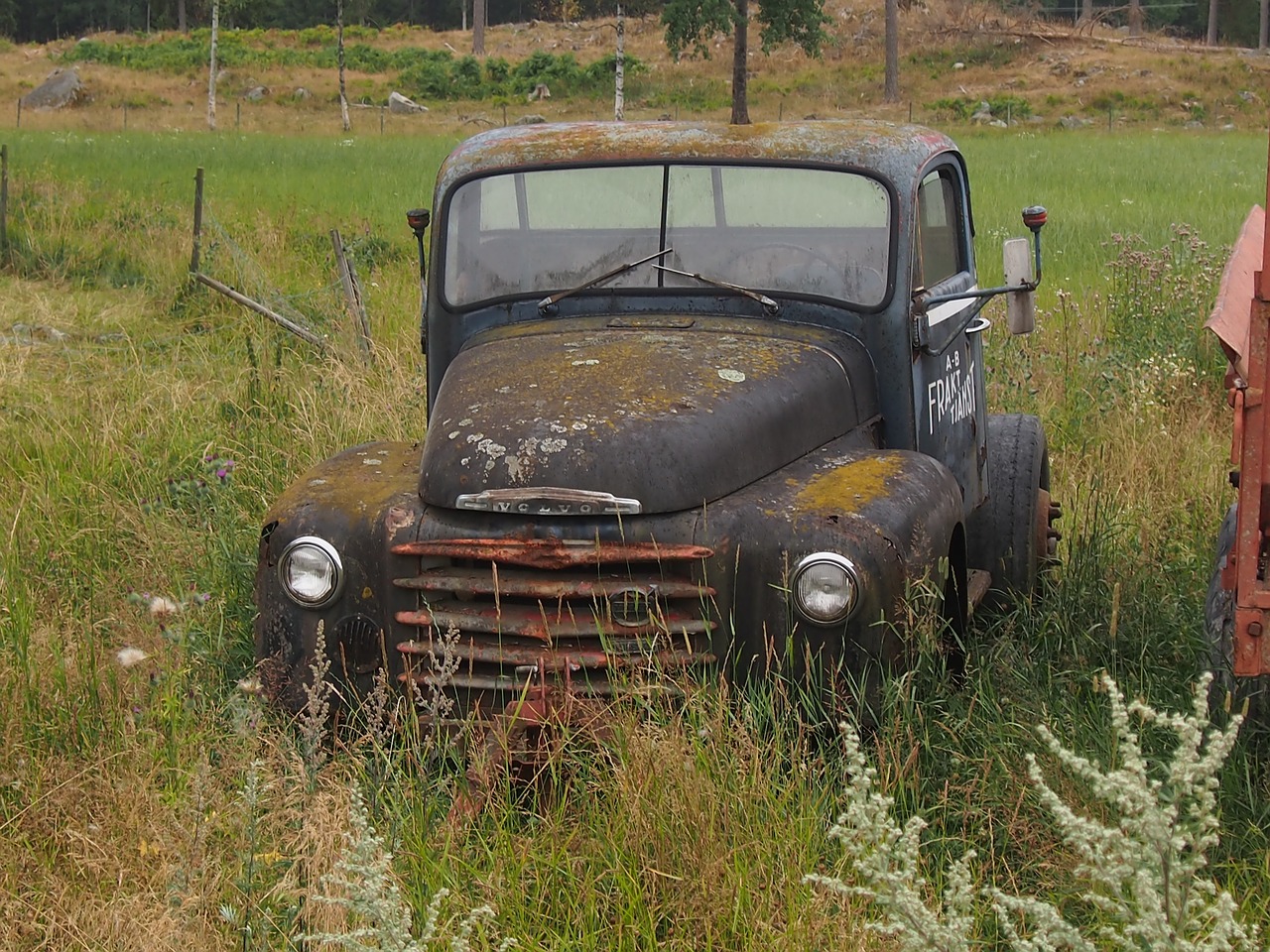 old car volvo abandoned free photo