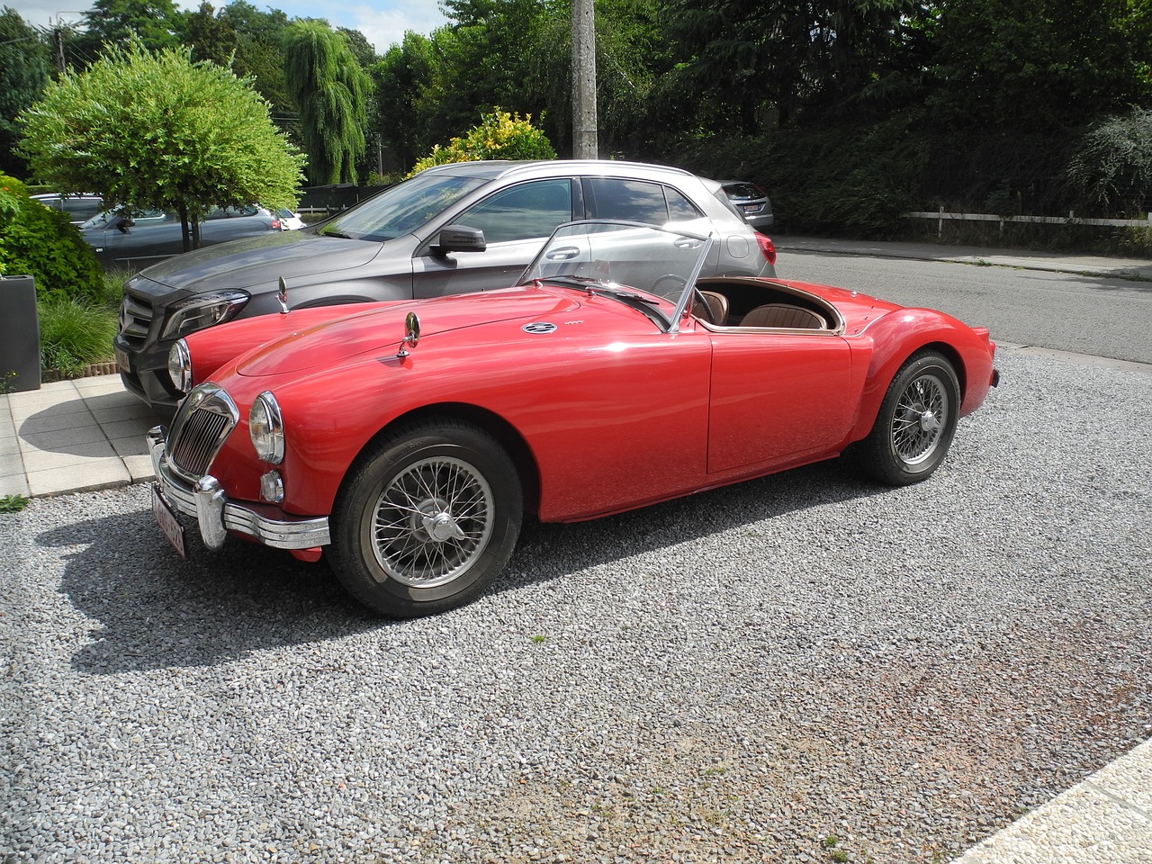 old car red bodywork mg free photo