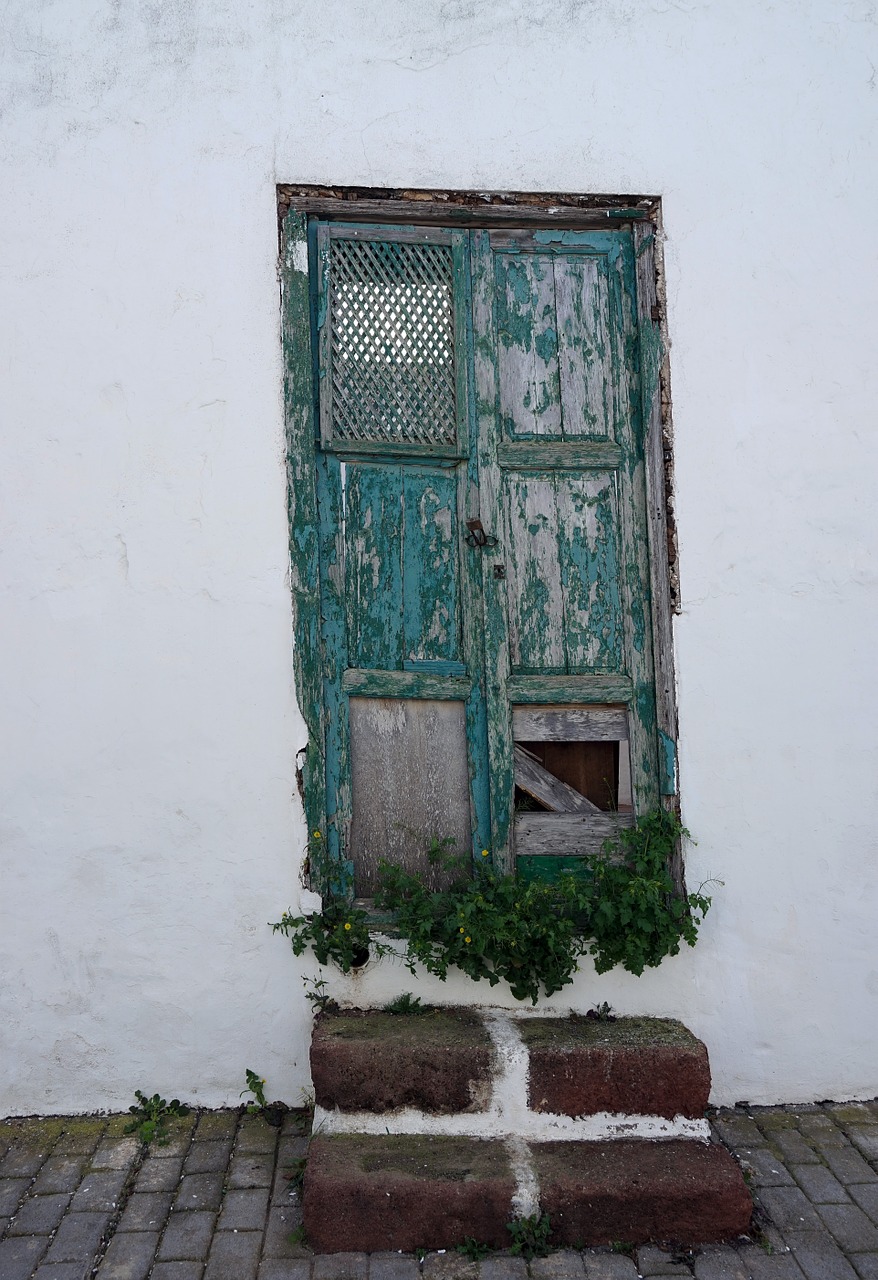 old door ailing input free photo