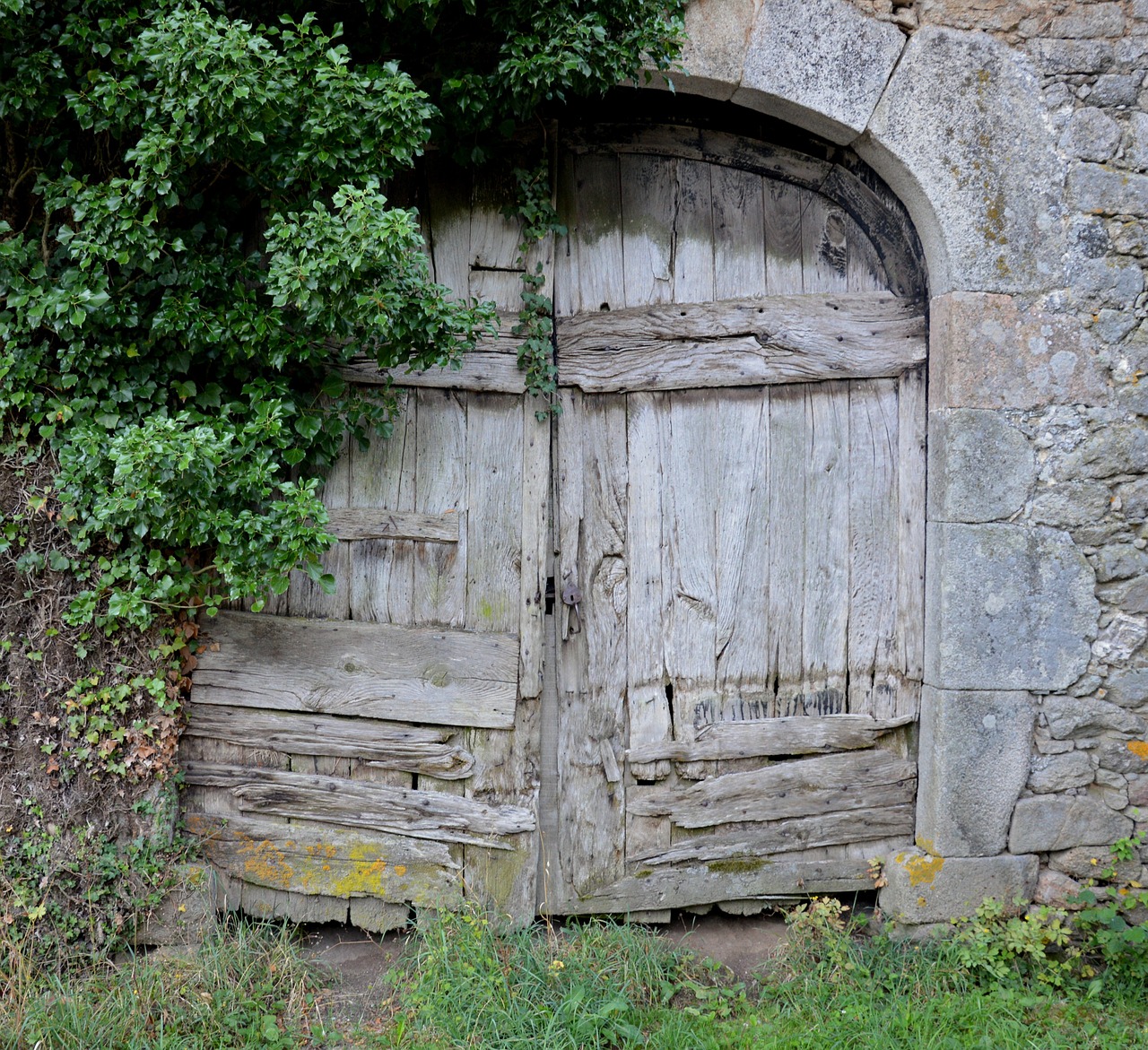 old door barn old wood free photo