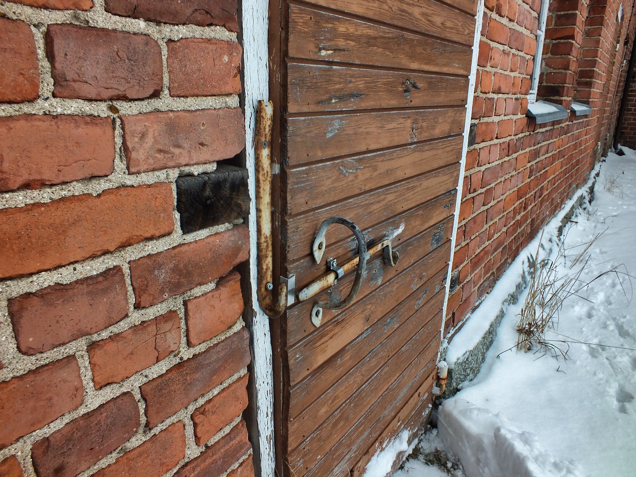 old door door barn free photo