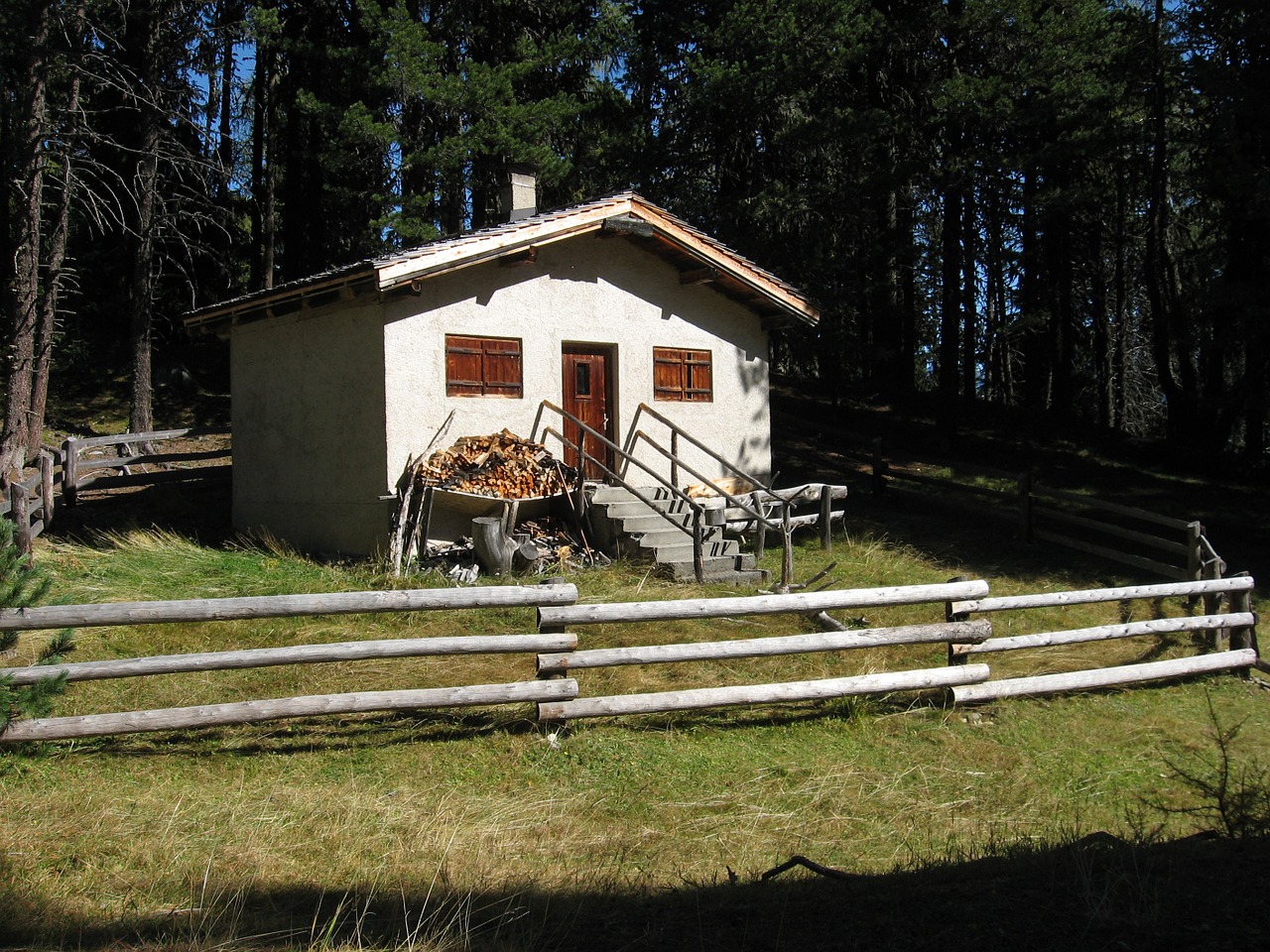 cabin forsthaus hunting lodge free photo