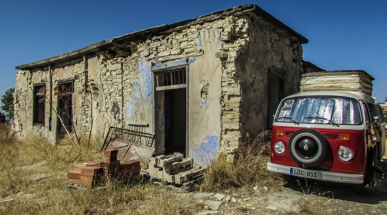 old house destroyed ruins free photo