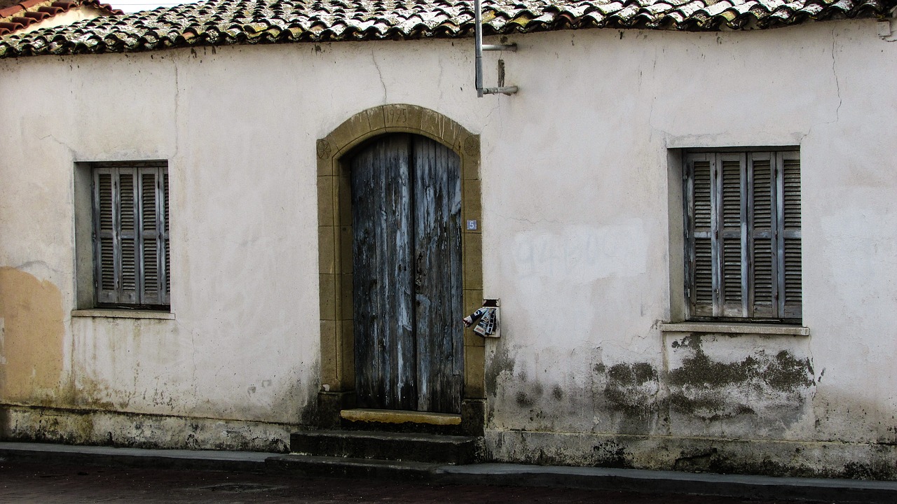 old house architecture street free photo