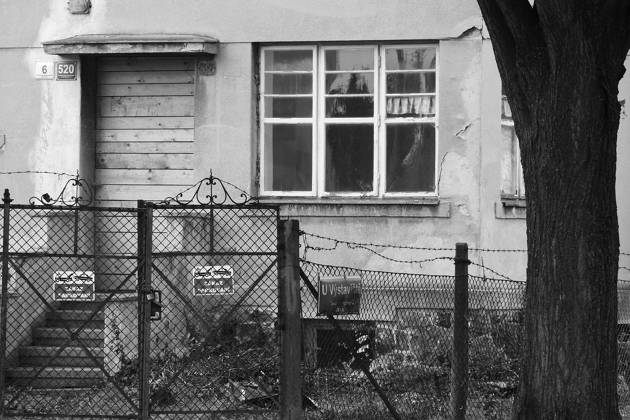 old house dingy house urbex free photo