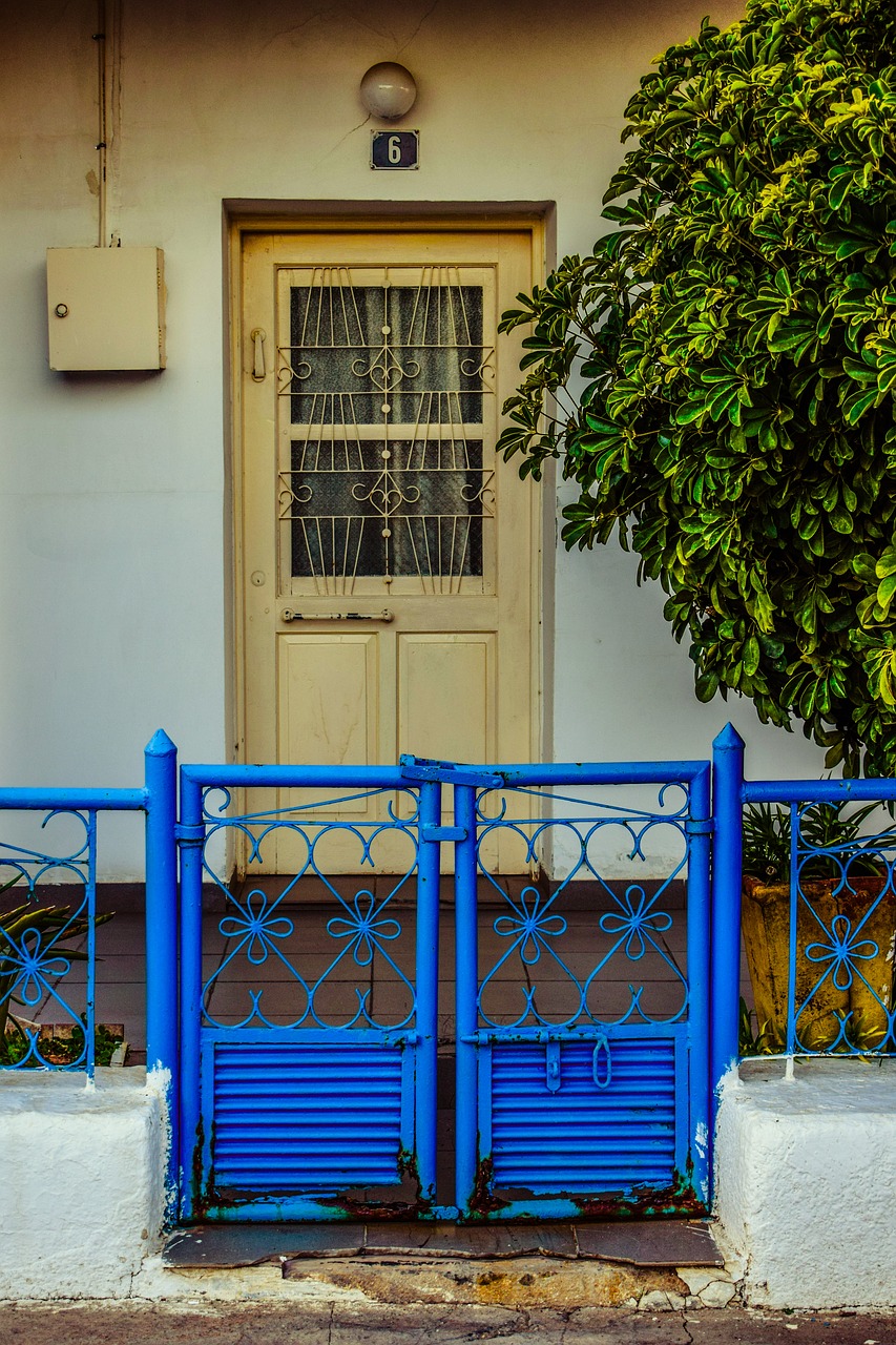 old house door yard free photo