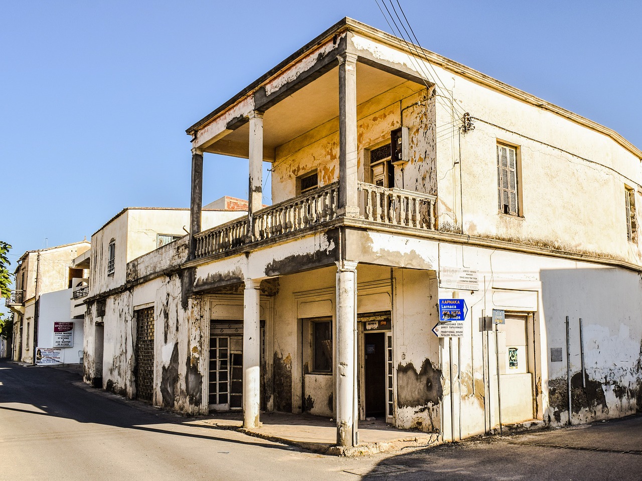 old house damaged abandoned free photo