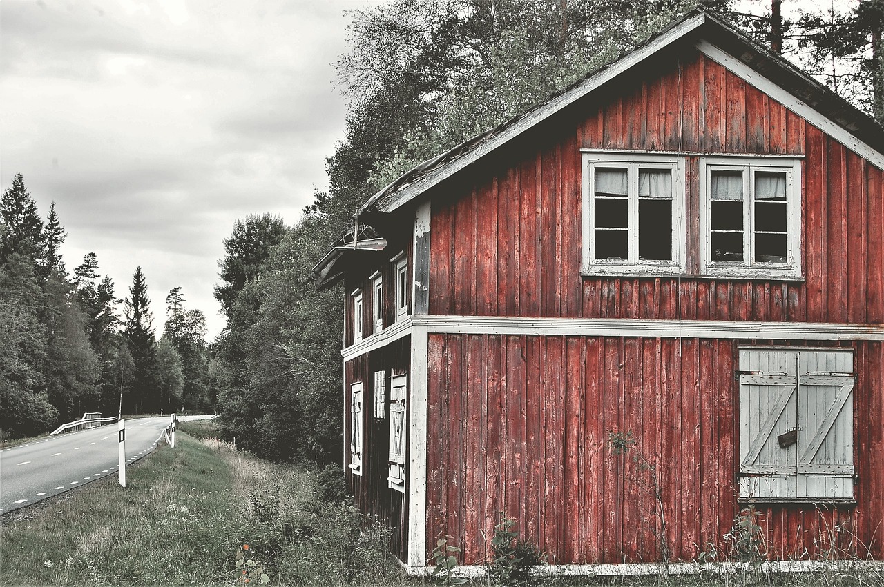 old house road outdoor free photo