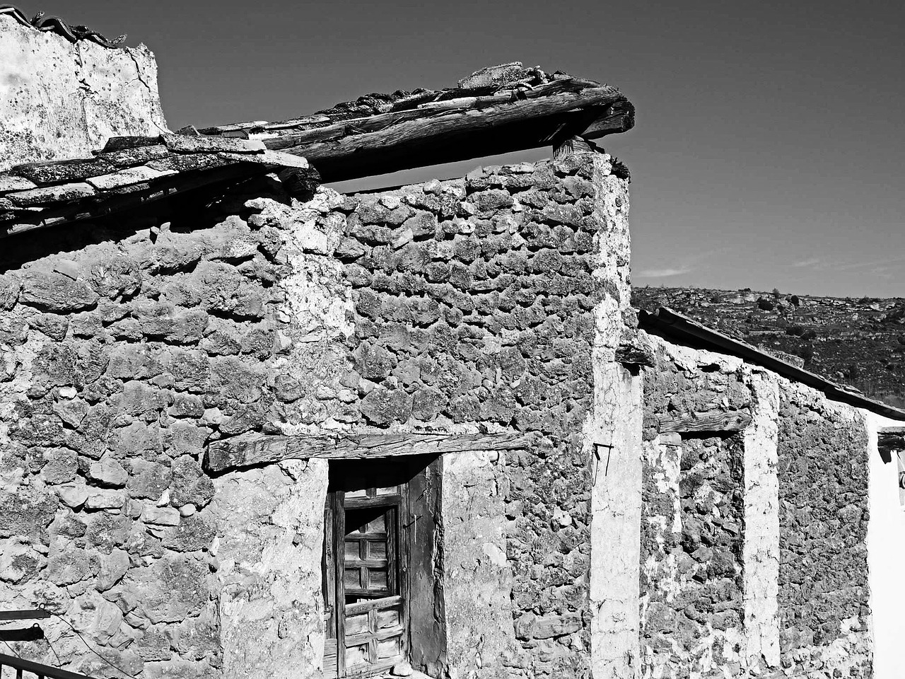 old house old facade ruin free photo
