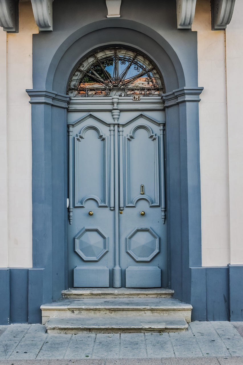 old house door architecture free photo