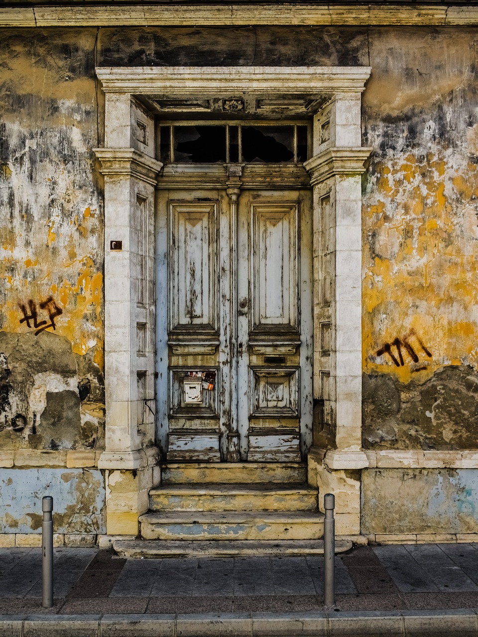 old house door architecture free photo