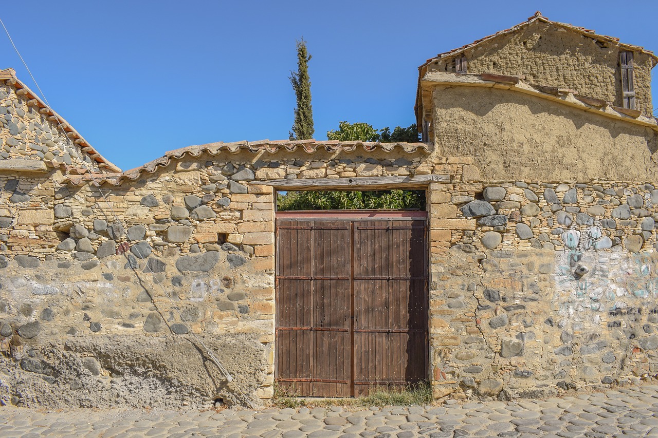 old house traditional architecture free photo