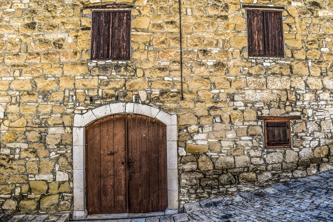 old house backstreet architecture free photo