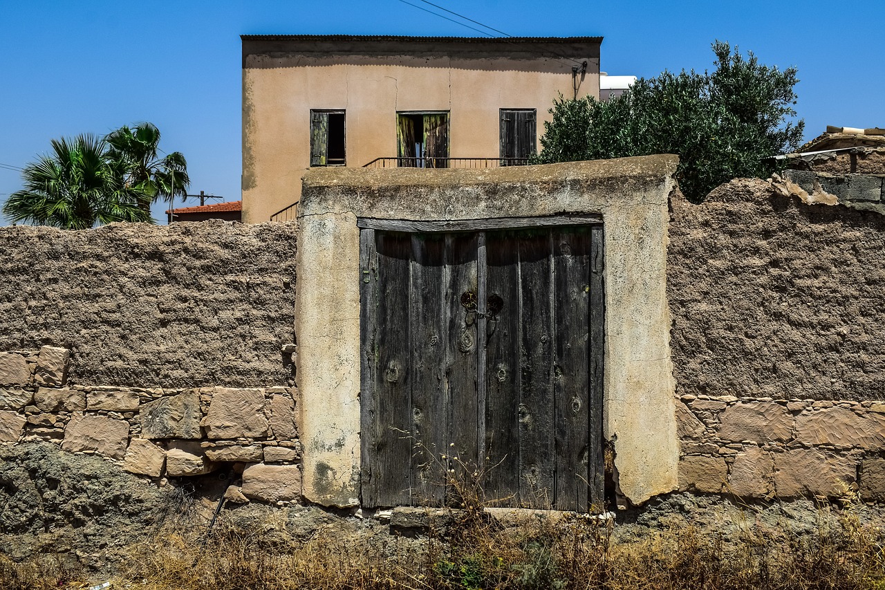 old house  abandoned  decay free photo