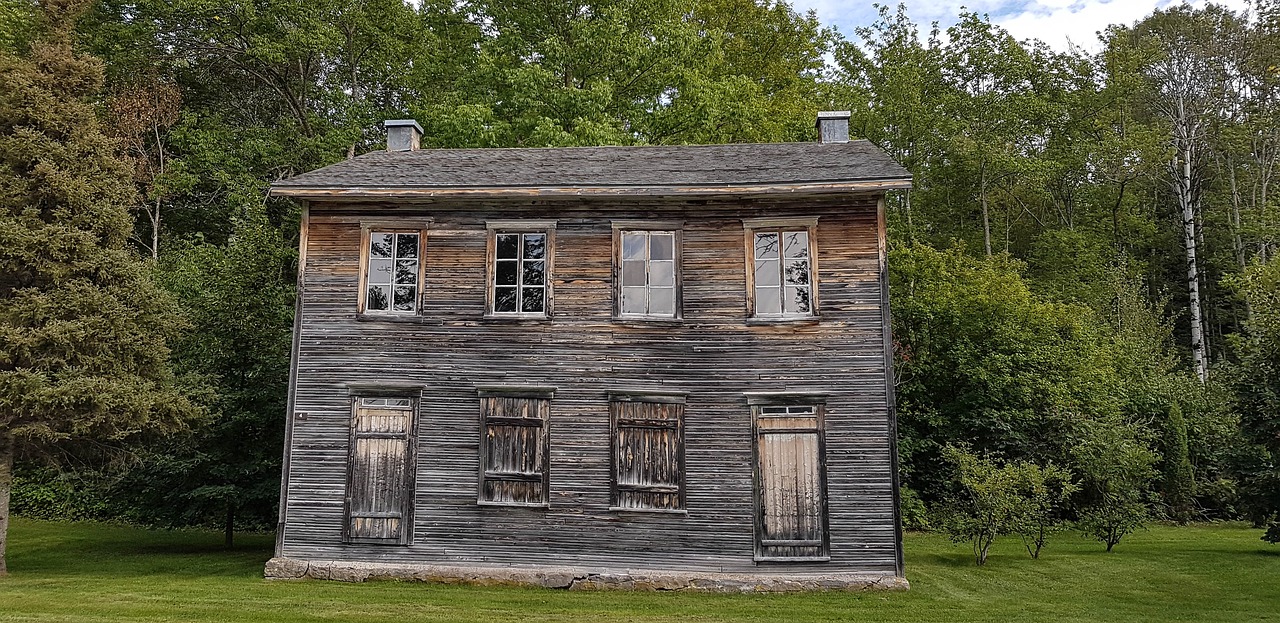 old house  windows  old free photo