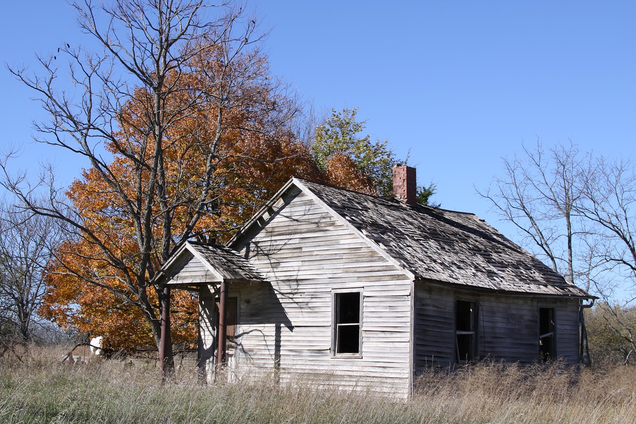 old house  fall  rustic free photo