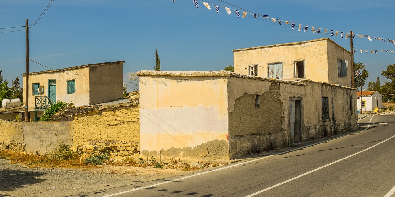 old house  architecture  traditional free photo