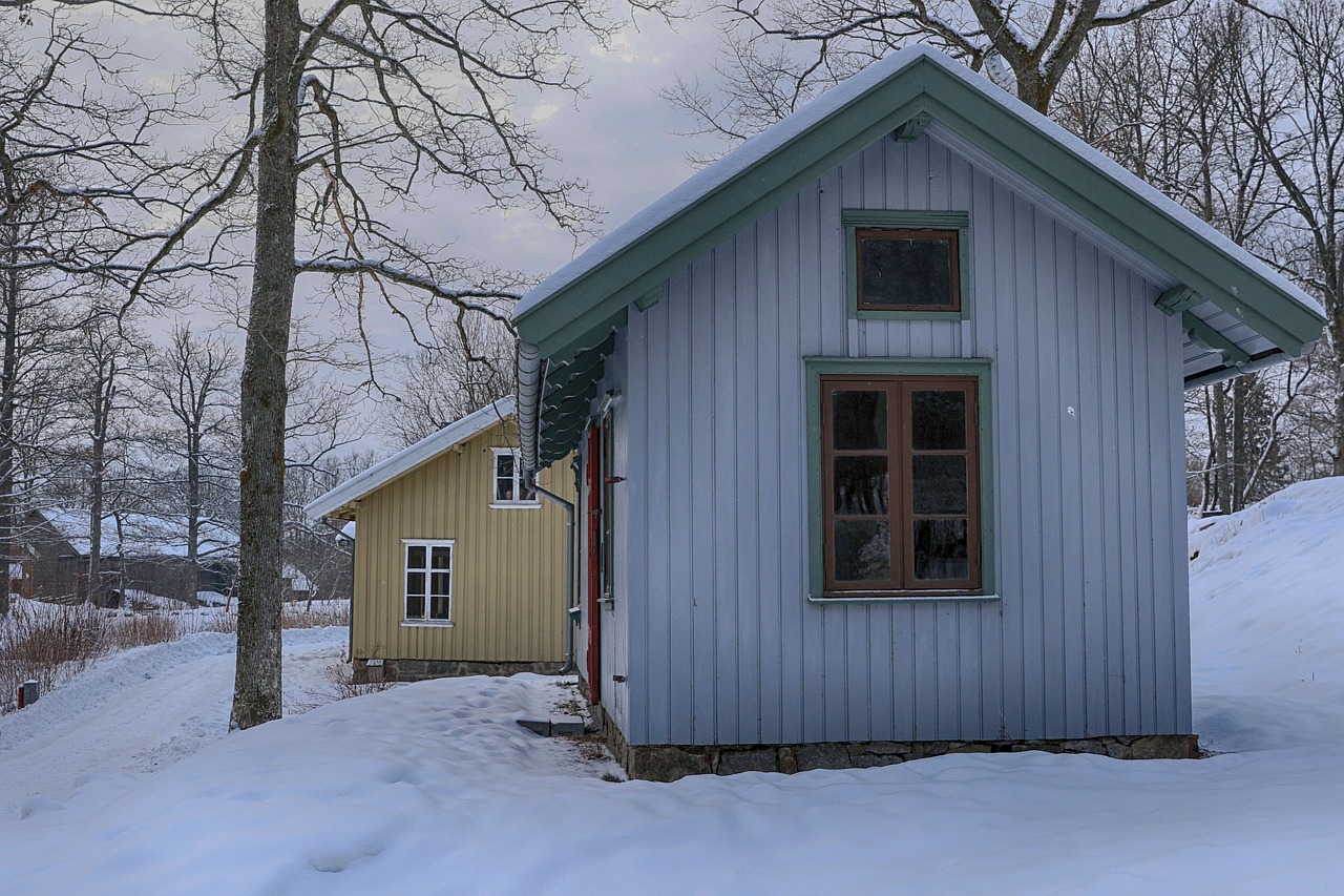 old house  buildings  outdoor free photo