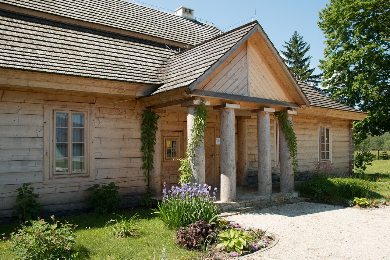 old house cottage wooden house free photo