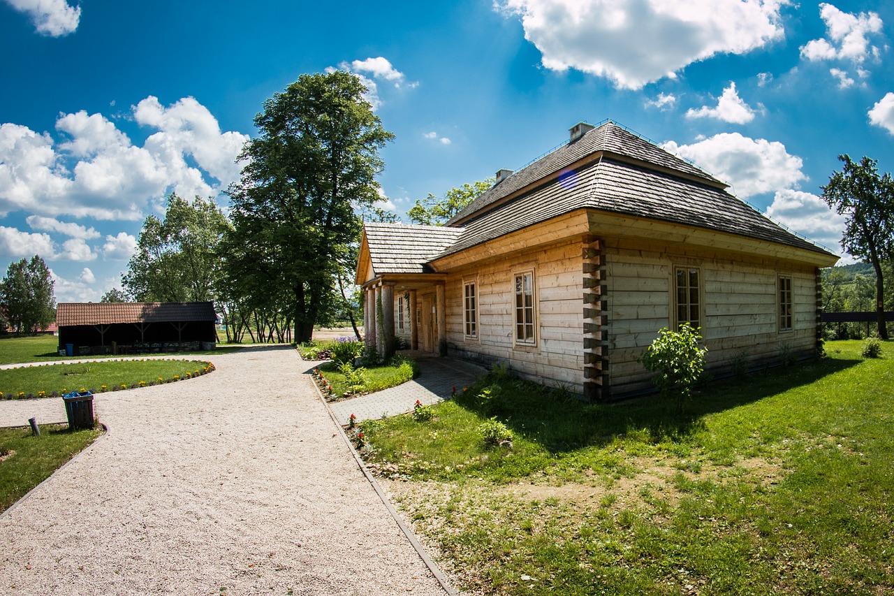 old house cottage wooden house free photo