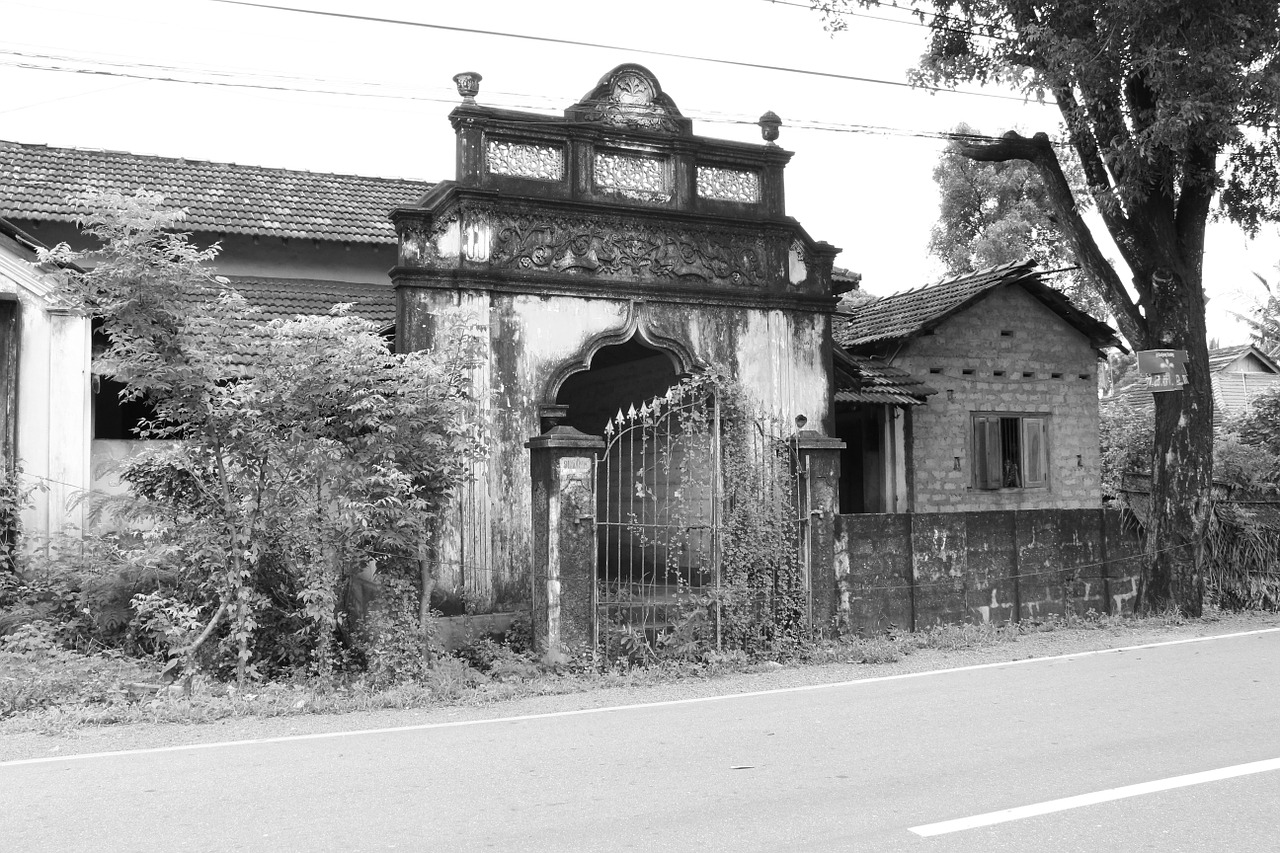 old-house monochrome old free photo