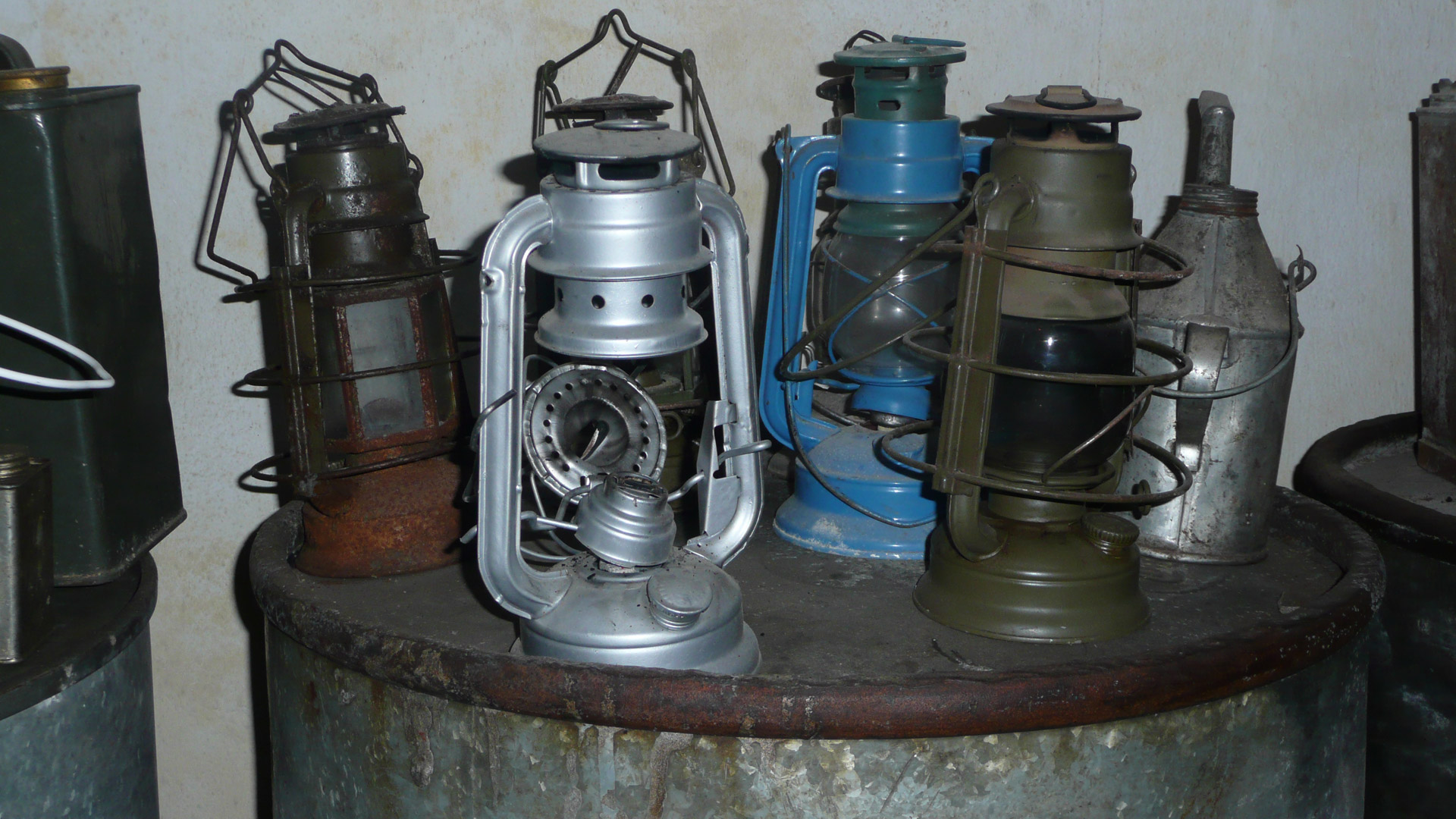 lanterns kerosene ancient free photo