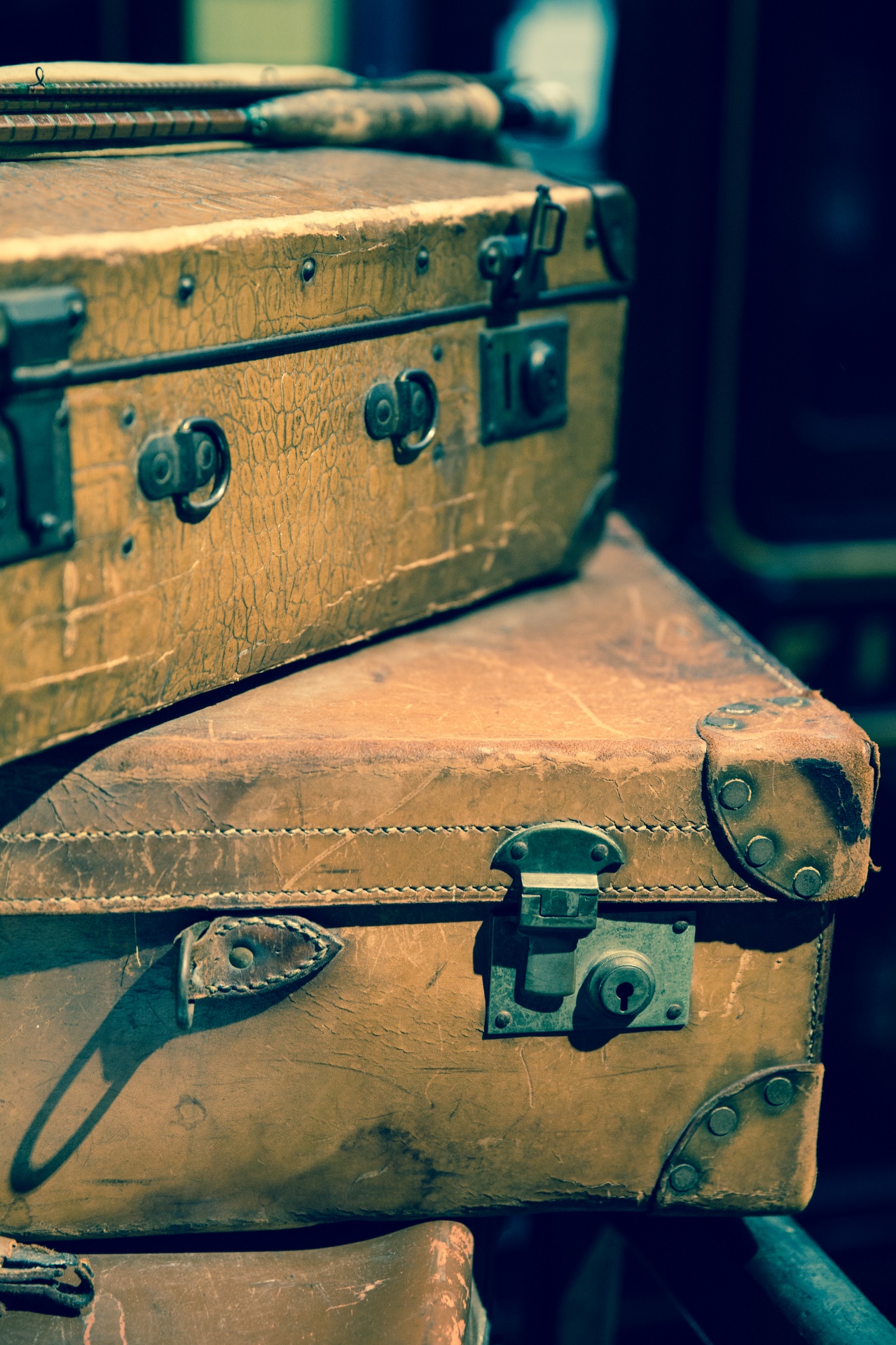 aged antique baggage free photo