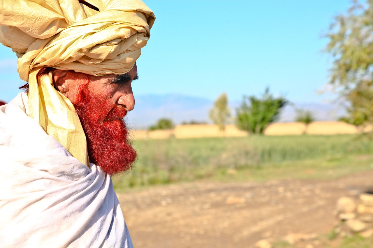 old man turban red beard free photo