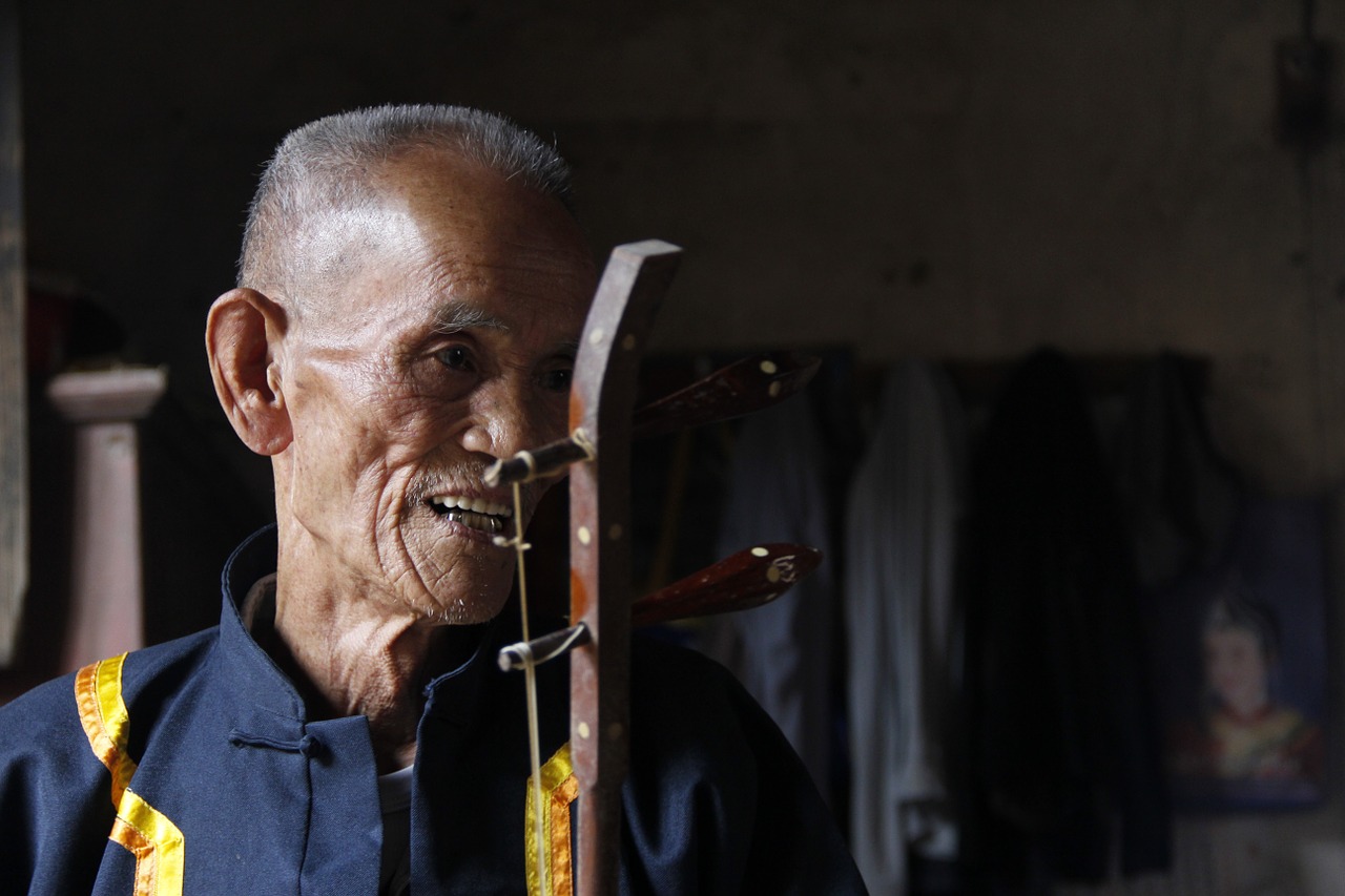 old man the she nationality song yu free photo