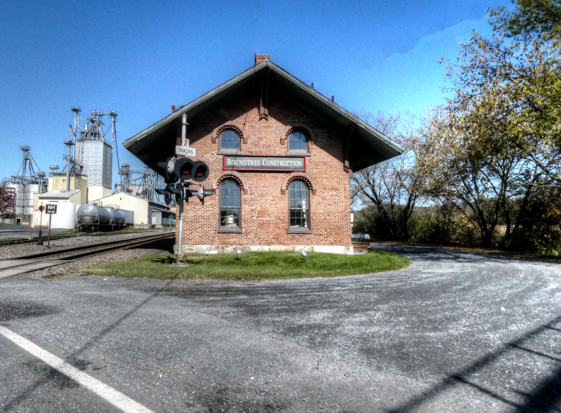 railroad railroad station station free photo